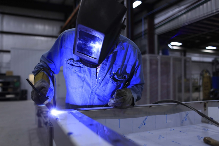 Tavaly a negyedik negyedévben 1441 forint volt a fizikai dolgozók átlagos órabére 