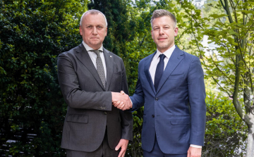 Találkozót kezdeményez az ukrán elnökkel Magyar Péter