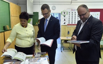 Az utolsó tankönyvcsomagok is megérkeztek az iskolákba