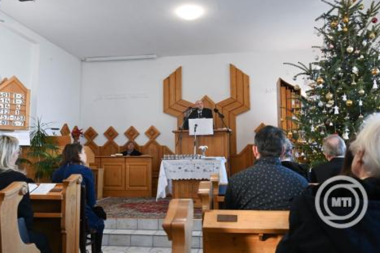 Steinbach József: el kell csendesedni, hogy meghalljuk Isten és a másik ember szavát