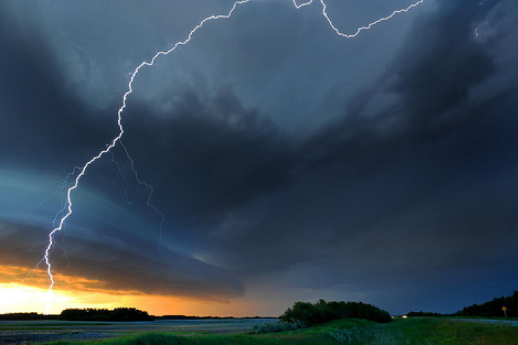 Heves zivatarra figyelmeztet a meteorológia 