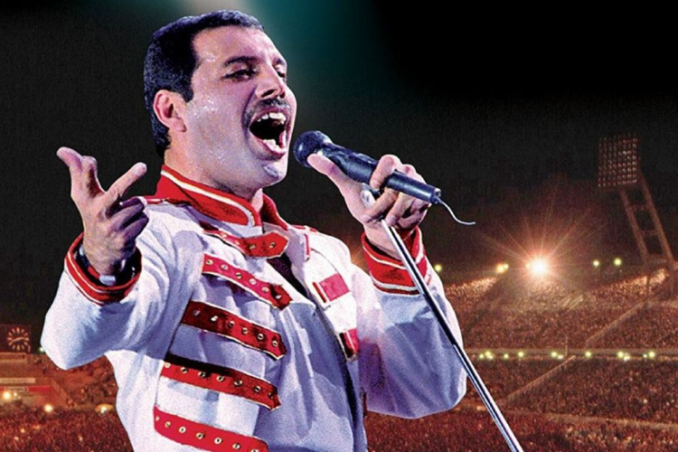 Freddie Mercury-szobrot avatnak Balatonszemesen