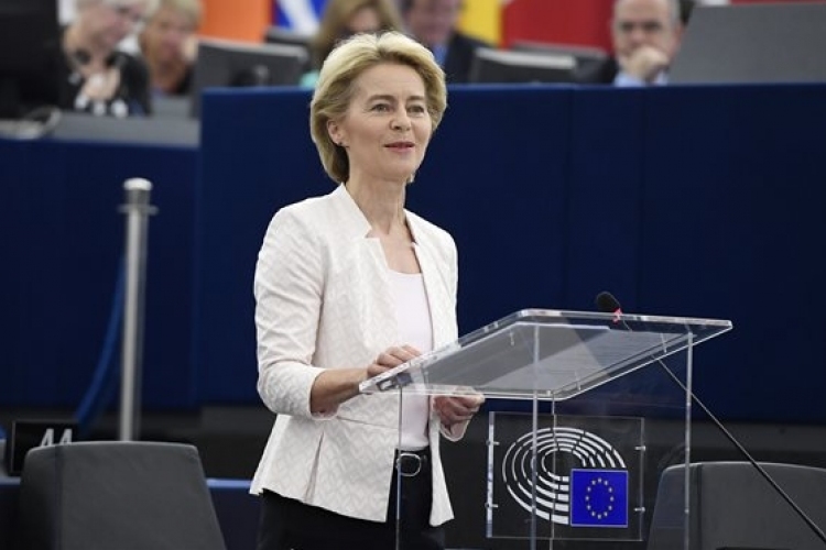 Az online csalások számának jelentős növekedésére figyelmeztetett Von der Leyen