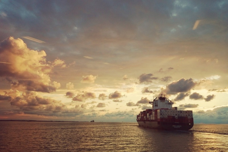 Tengeren érkezik a legtöbb hamis áru