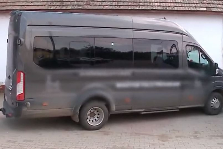 Vádat emeltek az óvodás kislányt buszban felejtő sofőr ellen