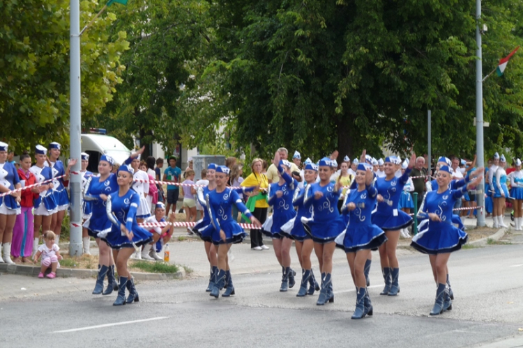 Helló Európa, helló Tatabánya! Menetelünk!