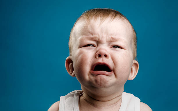 Leragasztotta a síró gyermek száját egy bölcsődei nevelő