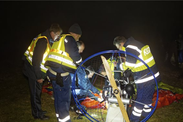 Meghalt a kórházban a siklóernyős, aki a kiskunmajsai horgásztóba zuhant    