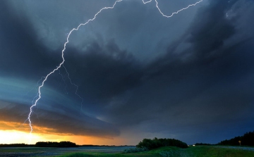 Heves zivatarra figyelmeztet a meteorológia 