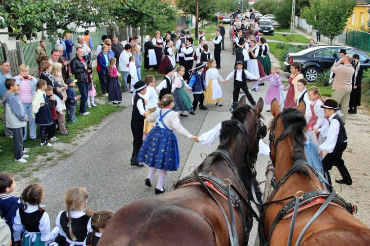 Mulatott Környe apraja és nagyja