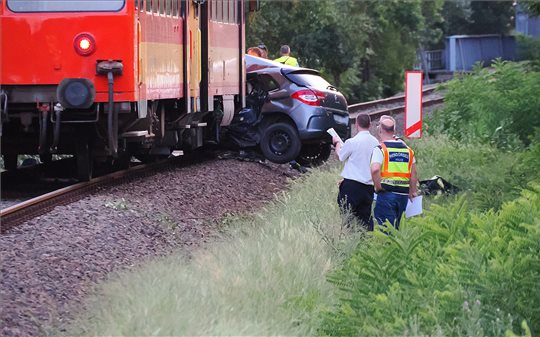 Két ember meghalt egy vasúti átjáróban történt balesetben Szentesnél