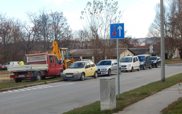 22 új parkoló a Gálon