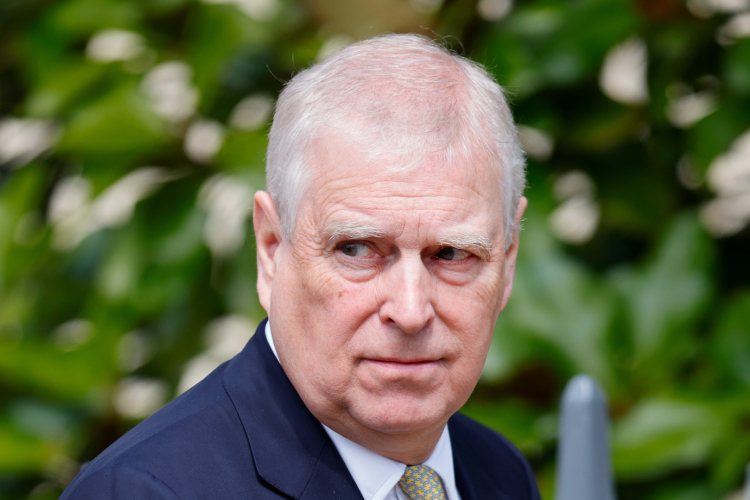 Szabadon engedték András volt yorki herceget, a brit uralkodó öccsét, de folytatódik a vizsgálat