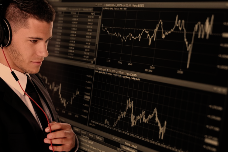 Eshet a tőzsde az elemző szerint