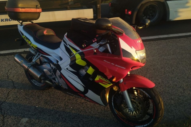 Motoros embercsempészeket fogtak el a rendőrök 