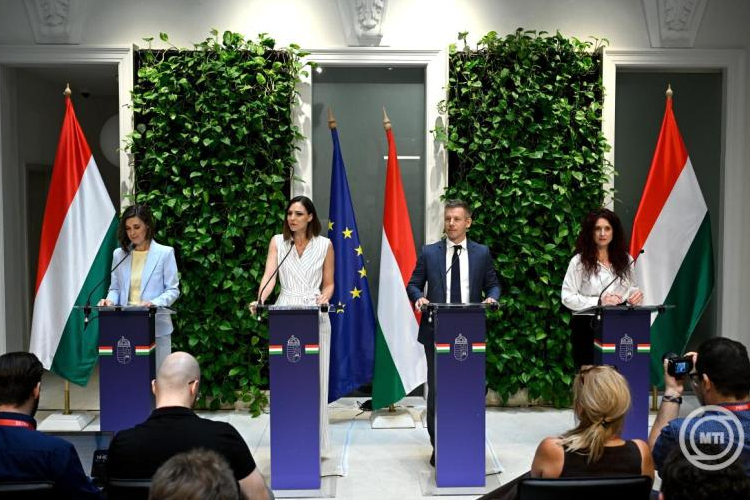 Kormányszóvivő: október 22-én nyilvánosak lesznek az elmúlt rendszer egyes titkosszolgálati iratai