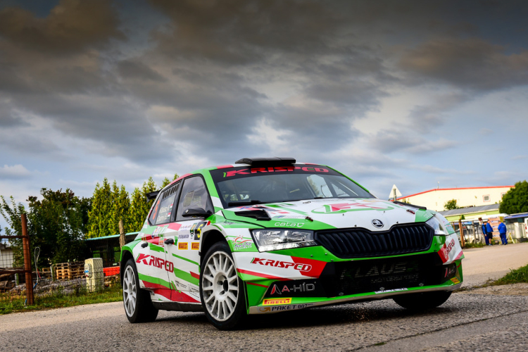 Egyik szemünk sír, a másik nevet!