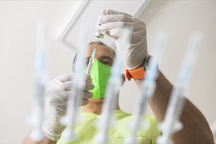 Már ötezren kaptak vakcinát az Oltass, hogy élhess! kampányban