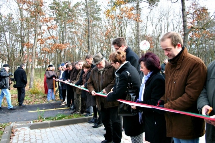 Felavatták a kerékpárutat